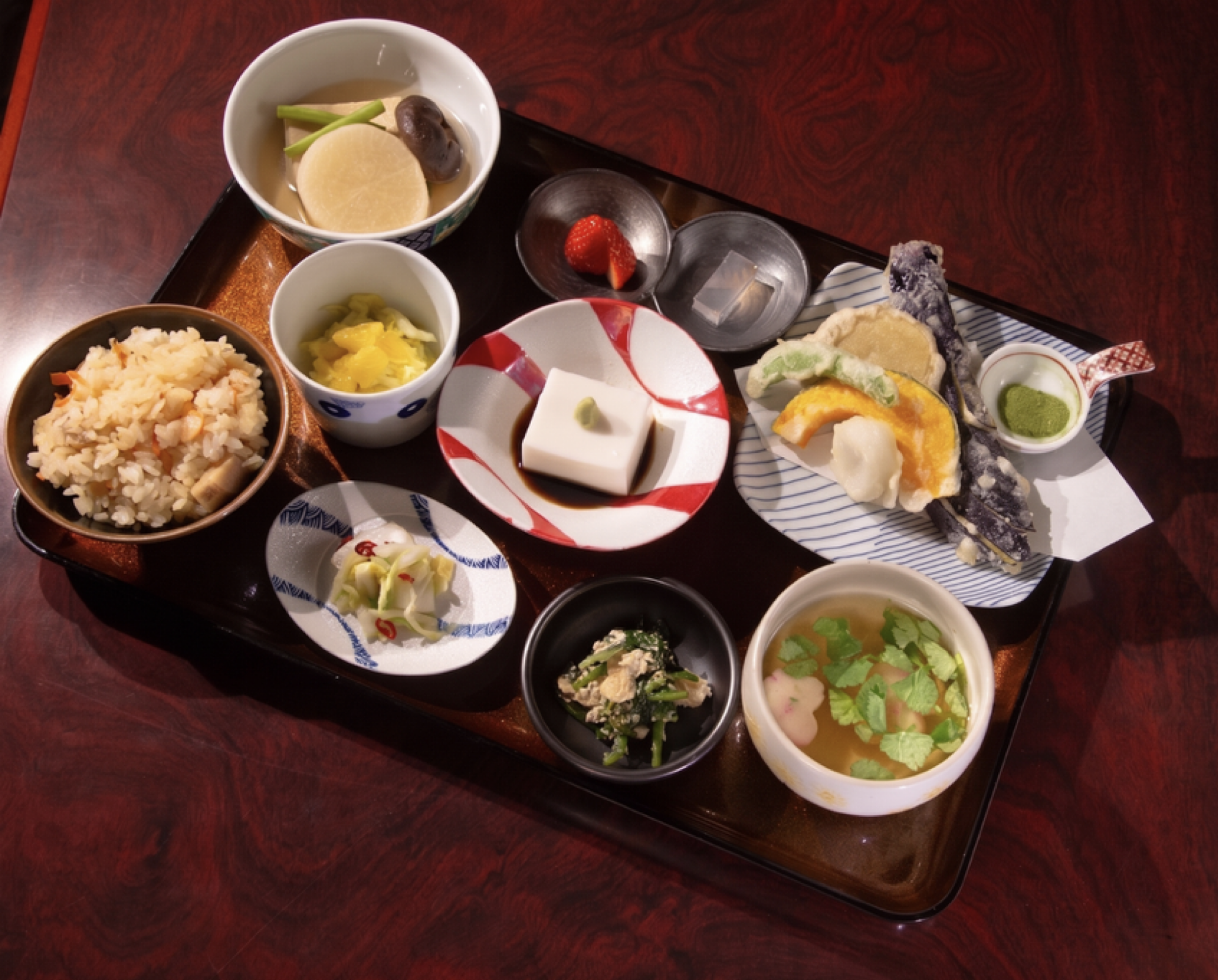 高野山で、心癒される精進料理ランチを体験。
