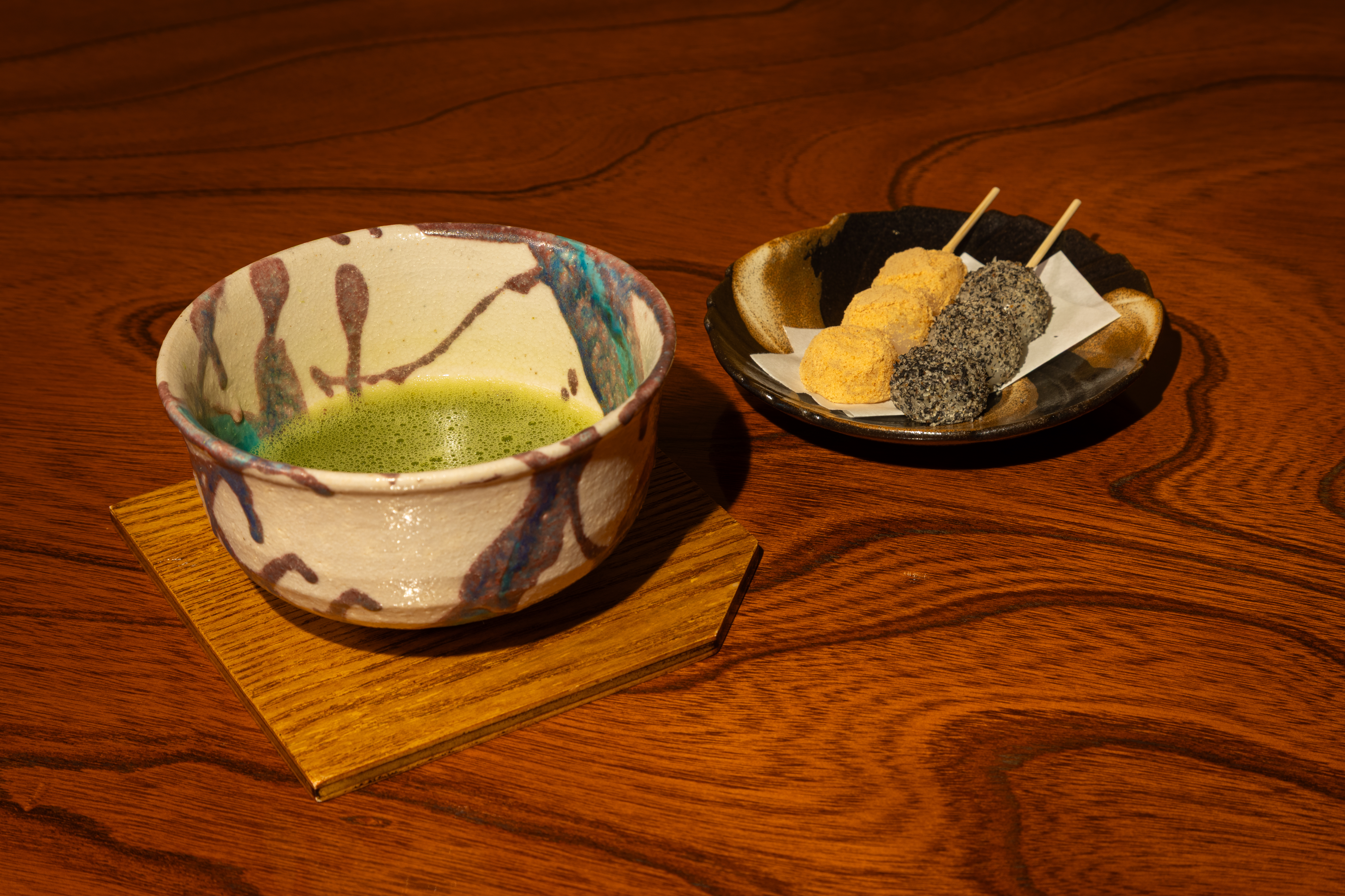 高野山の秋、抹茶と精進スイーツの贅沢なひとときを。