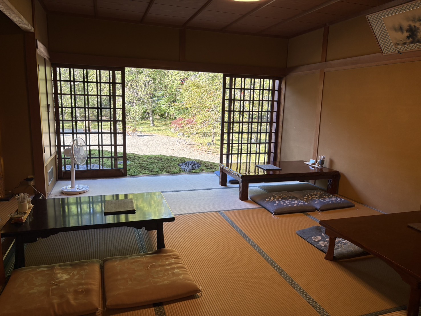 ご親族でゆったり。法事の会食に寄り添う和の空間